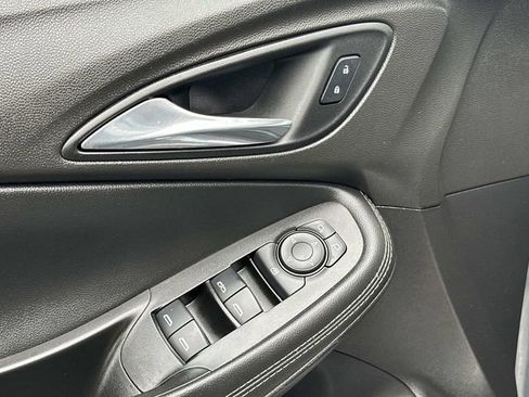 Used 2021 Buick Encore GX Select w/ Sport Touring Package FWD image 19