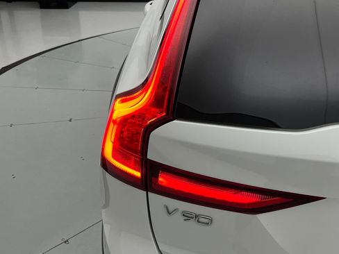 Used 2020 Volvo V90 T6 Cross Country image 36