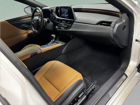 Used 2022 Lexus ES 350 w/ Premium Package FWD image 11