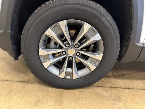 Used 2026 Chevrolet Equinox LT FWD image 11
