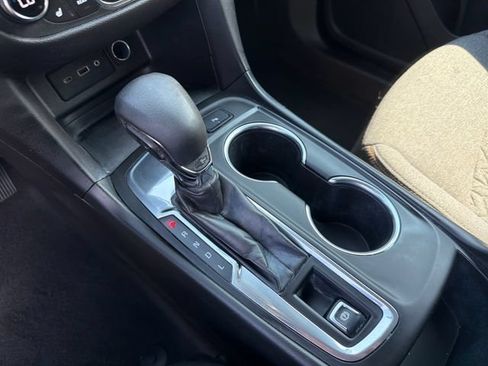 Used 2022 Chevrolet Equinox LT FWD image 23
