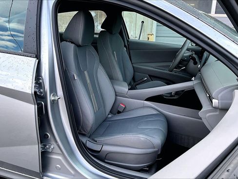 Used 2023 Hyundai Elantra SEL w/ Cargo Package image 11