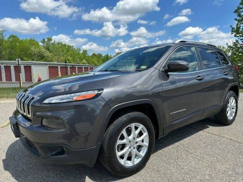 Used 2015 Jeep Cherokee Latitude w/ Cold Weather Group AWD/4WD image 1