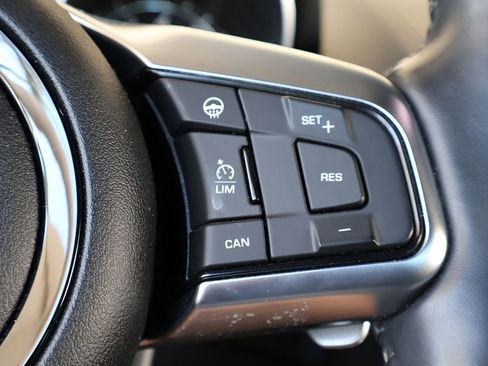 Used 2018 Jaguar F-TYPE R-Dynamic image 19