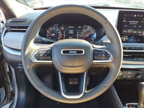 Used 2024 Jeep Compass Latitude image 19