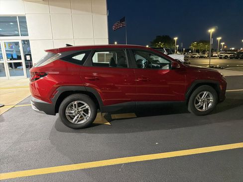 Used 2025 Hyundai Tucson SE image 3