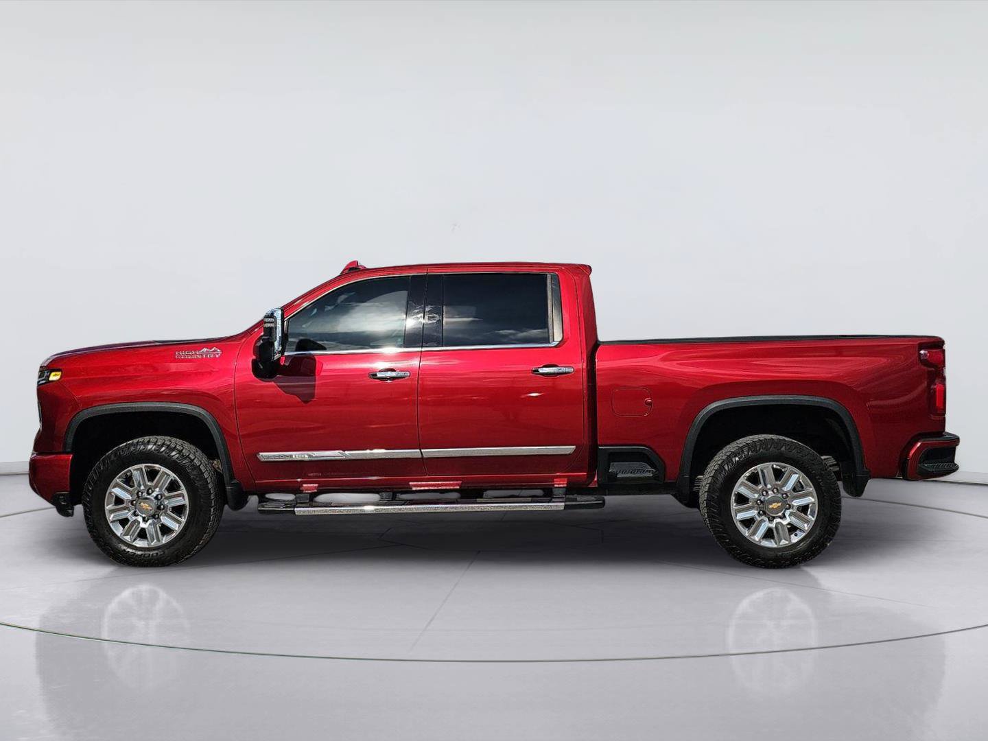 Used 2024 Chevrolet Silverado 2500 High Country w/ Technology Package AWD/4WD image 2