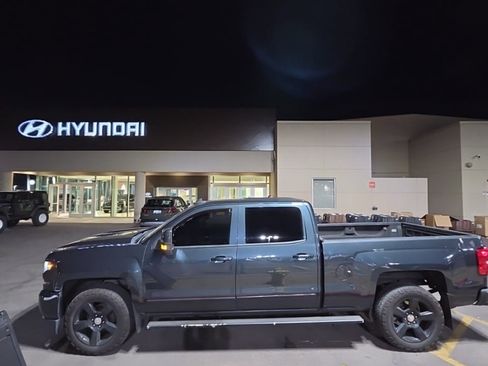 Used 2018 Chevrolet Silverado 1500 LT w/ All Star Edition image 2
