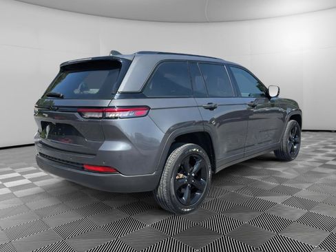 Used 2023 Jeep Grand Cherokee Altitude AWD/4WD image 4