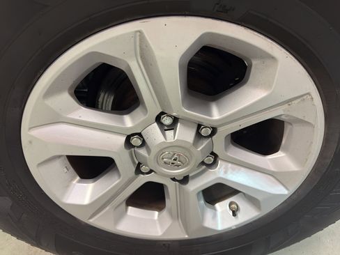 Used 2018 Toyota 4Runner SR5 Premium image 36