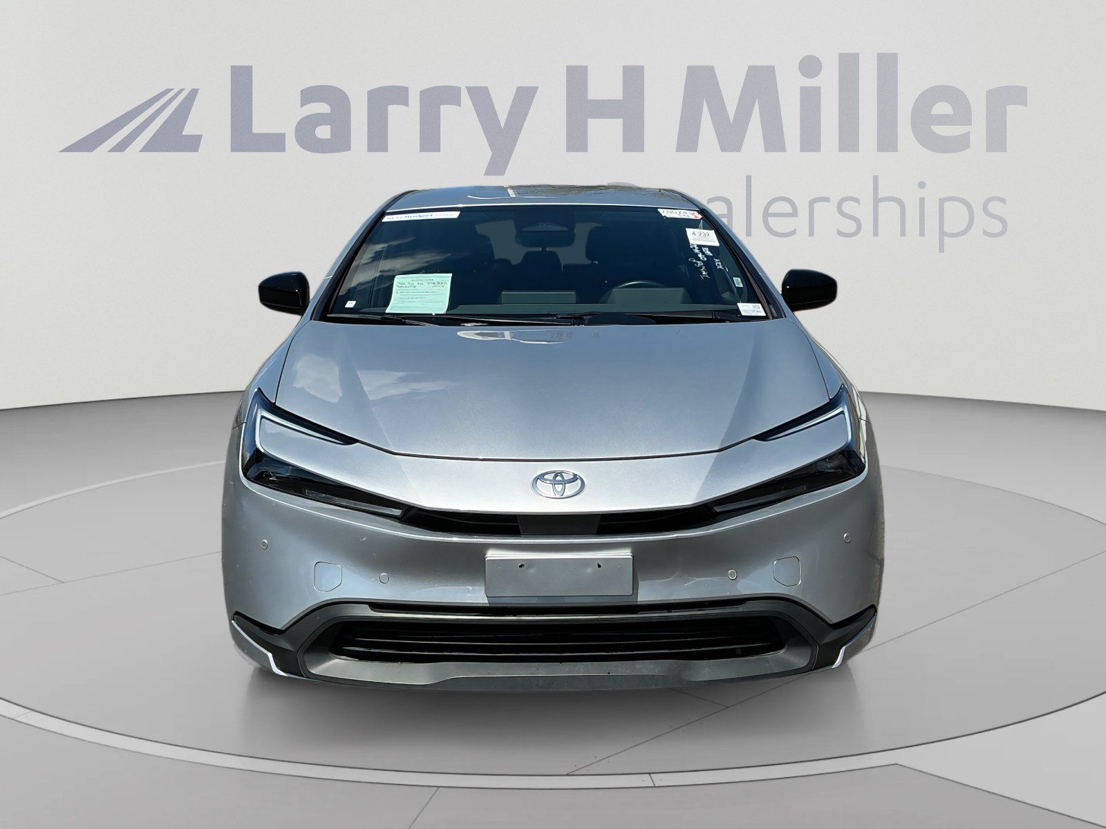 Certified 2025 Toyota Prius LE FWD image 8