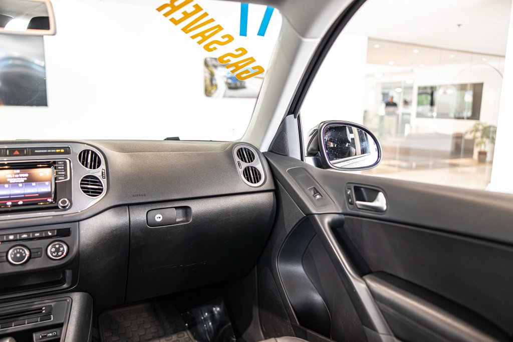 Used 2017 Volkswagen Tiguan S AWD/4WD image 36