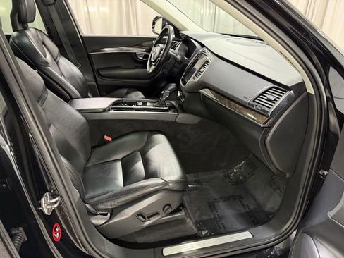 Used 2018 Volvo XC90 T5 Momentum w/ Convenience Package image 7