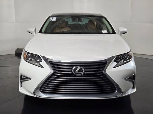 Used 2018 Lexus ES 350 w/ Luxury Package w/Wood Trim image 8