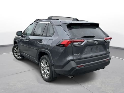 Used 2020 Toyota RAV4 XLE Premium image 6