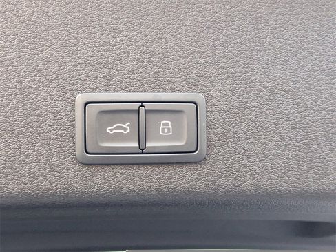 Used 2024 Audi Q8 e-tron Premium Plus w/ Premium Plus Package image 13