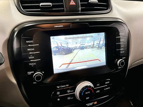 Used 2018 Kia Soul + image 24