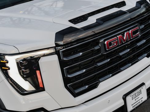 New 2026 GMC Sierra 2500 AT4 w/ AT4 Premium Plus Package image 4