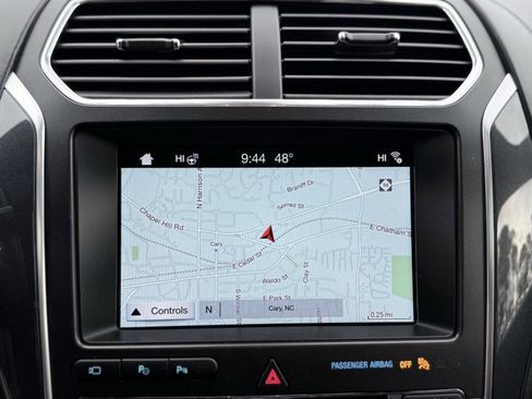 Used 2018 Ford Explorer Platinum image 42