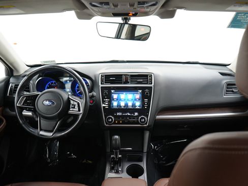 Used 2018 Subaru Outback 2.5i Touring w/ Popular Package #3 AWD/4WD image 13