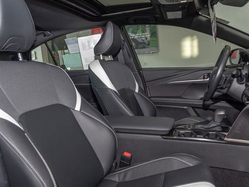 Used 2025 Toyota Camry SE image 22