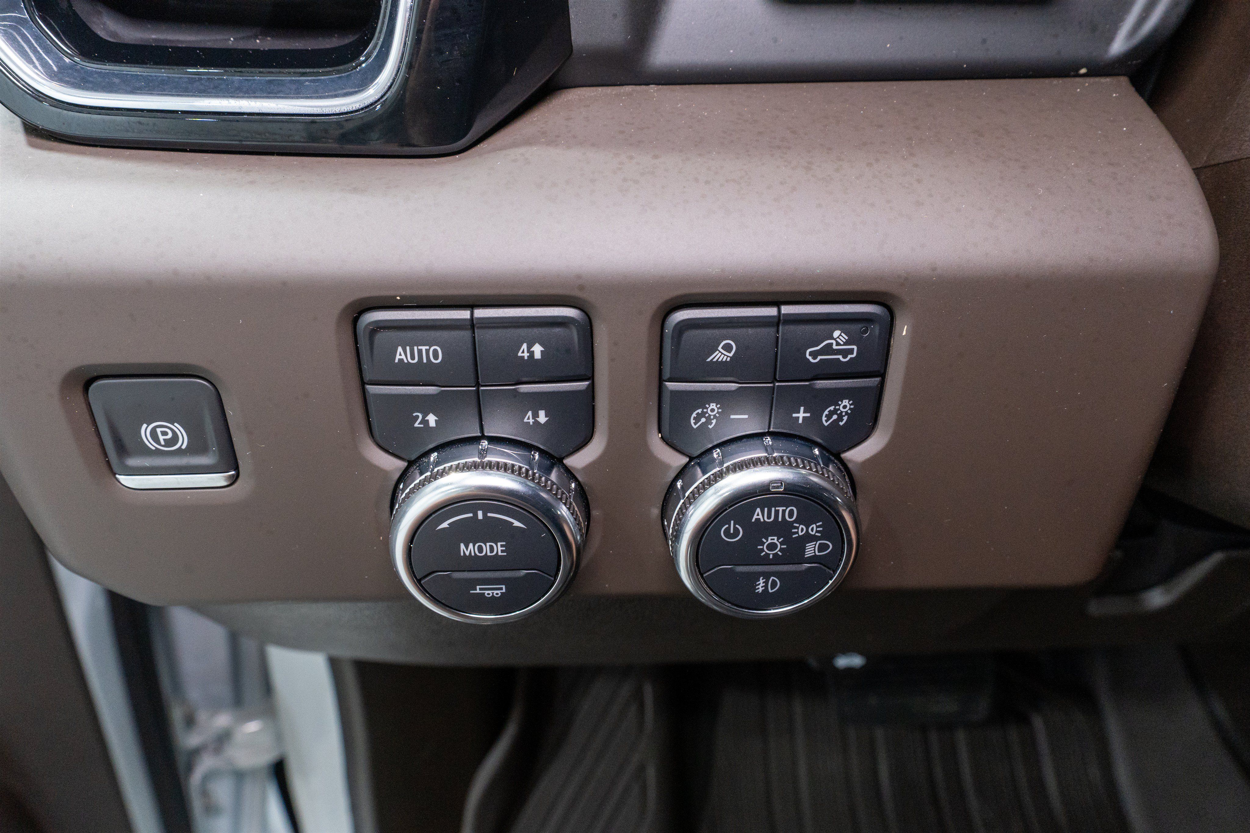 Used 2025 GMC Sierra 2500 Denali w/ Denali Reserve Package AWD/4WD image 37