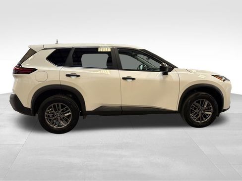 Used 2023 Nissan Rogue S image 6