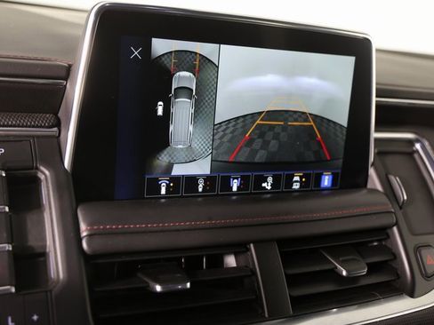 Used 2022 Chevrolet Tahoe Z71 w/ Luxury Package image 18