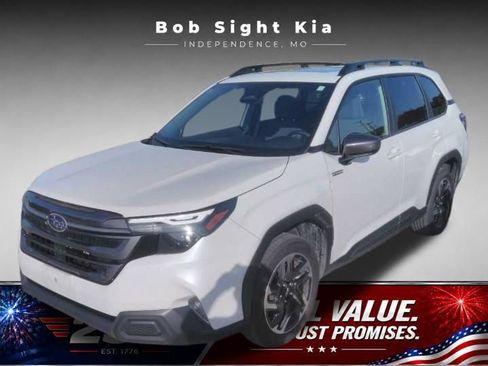 Used 2025 Subaru Forester Premium AWD/4WD image 1