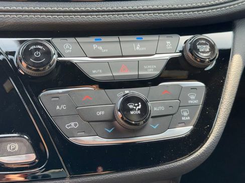 New 2026 Chrysler Pacifica Select image 20