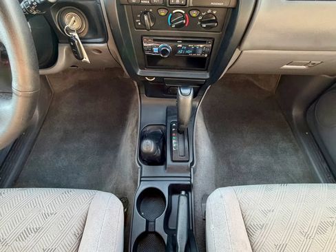 Used 2002 Toyota 4Runner SR5 AWD/4WD image 15