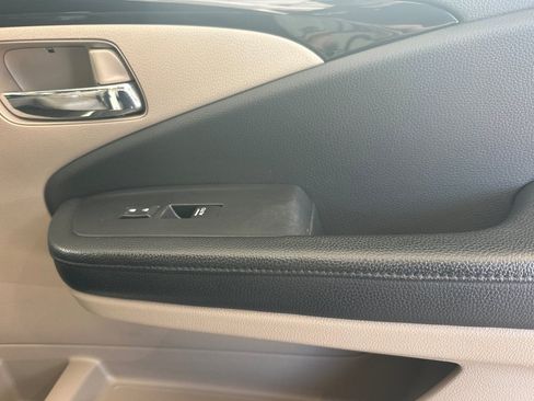 Used 2016 Honda Pilot Touring image 21