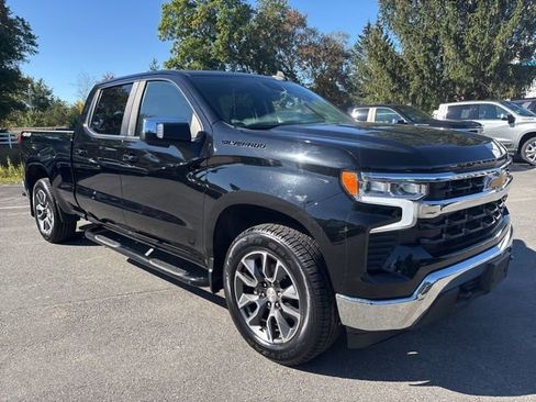 Used 2022 Chevrolet Silverado 1500 LT w/ Safety Package AWD/4WD image 3