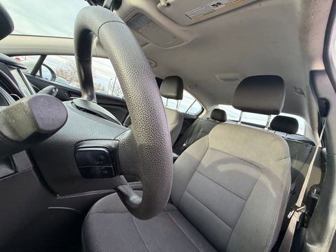 Used 2017 Chevrolet Cruze LT image 20