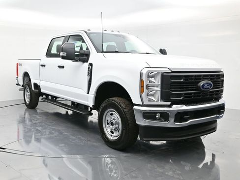 New 2026 Ford F250 XL w/ XL Chrome Package image 3