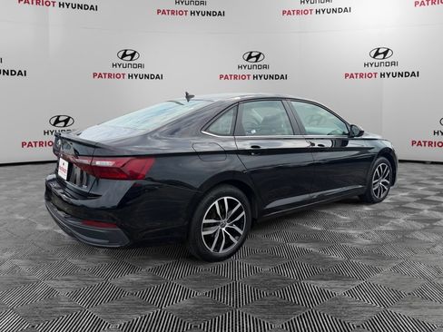 Used 2025 Volkswagen Jetta SE FWD image 3