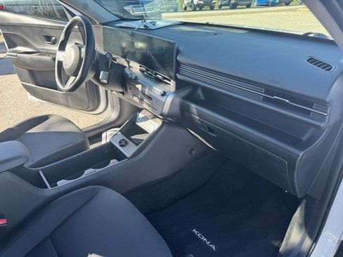 Used 2025 Hyundai Kona SEL image 36