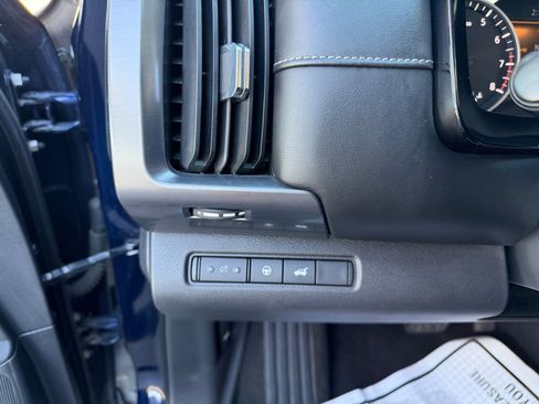 Used 2022 Nissan Pathfinder SL w/ Lighting Package (N92) image 28