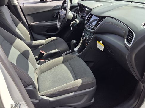 Used 2018 Chevrolet Trax LS FWD image 11