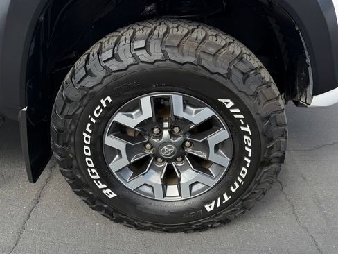 Used 2021 Toyota Tacoma TRD Off-Road w/ Technology Package image 10