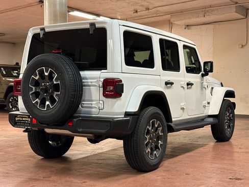 New 2026 Jeep Wrangler Unlimited Sahara AWD/4WD image 5