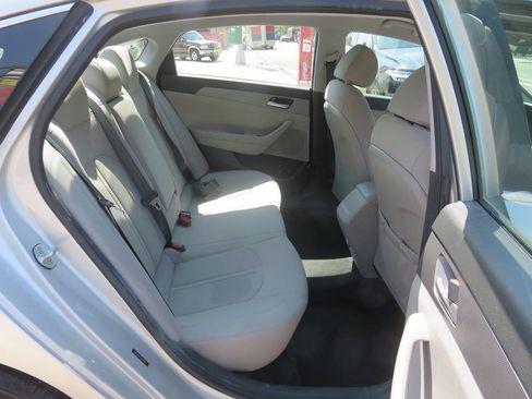 Used 2018 Hyundai Sonata SE FWD image 19