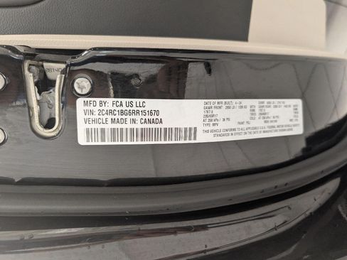 Used 2024 Chrysler Pacifica Touring-L FWD image 29