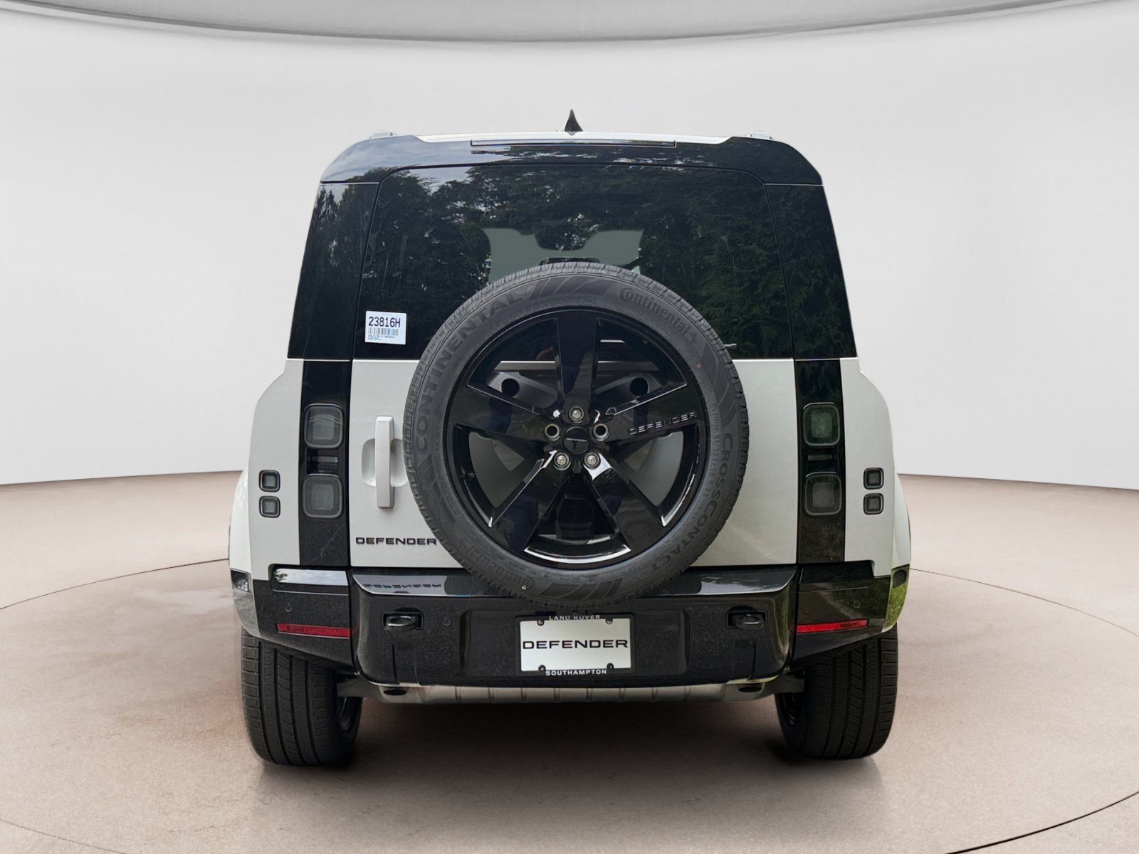 New 2026 Land Rover Defender 110 X-Dynamic SE AWD/4WD image 4