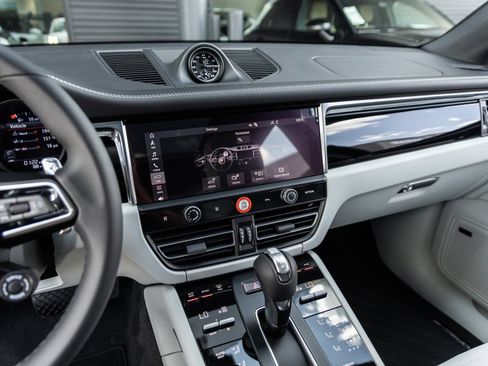 Certified 2026 Porsche Macan S AWD/4WD image 31