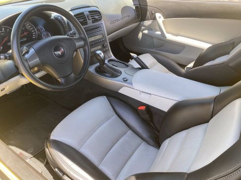 Used 2007 Chevrolet Corvette Coupe w/ Preferred Equipment Group RWD image 17