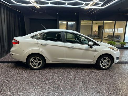 Used 2017 Ford Fiesta SE image 8