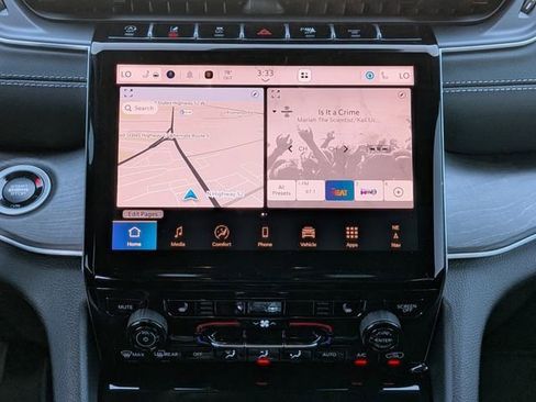 New 2025 Jeep Grand Cherokee Limited w/ Black Appearance Package RWD image 18