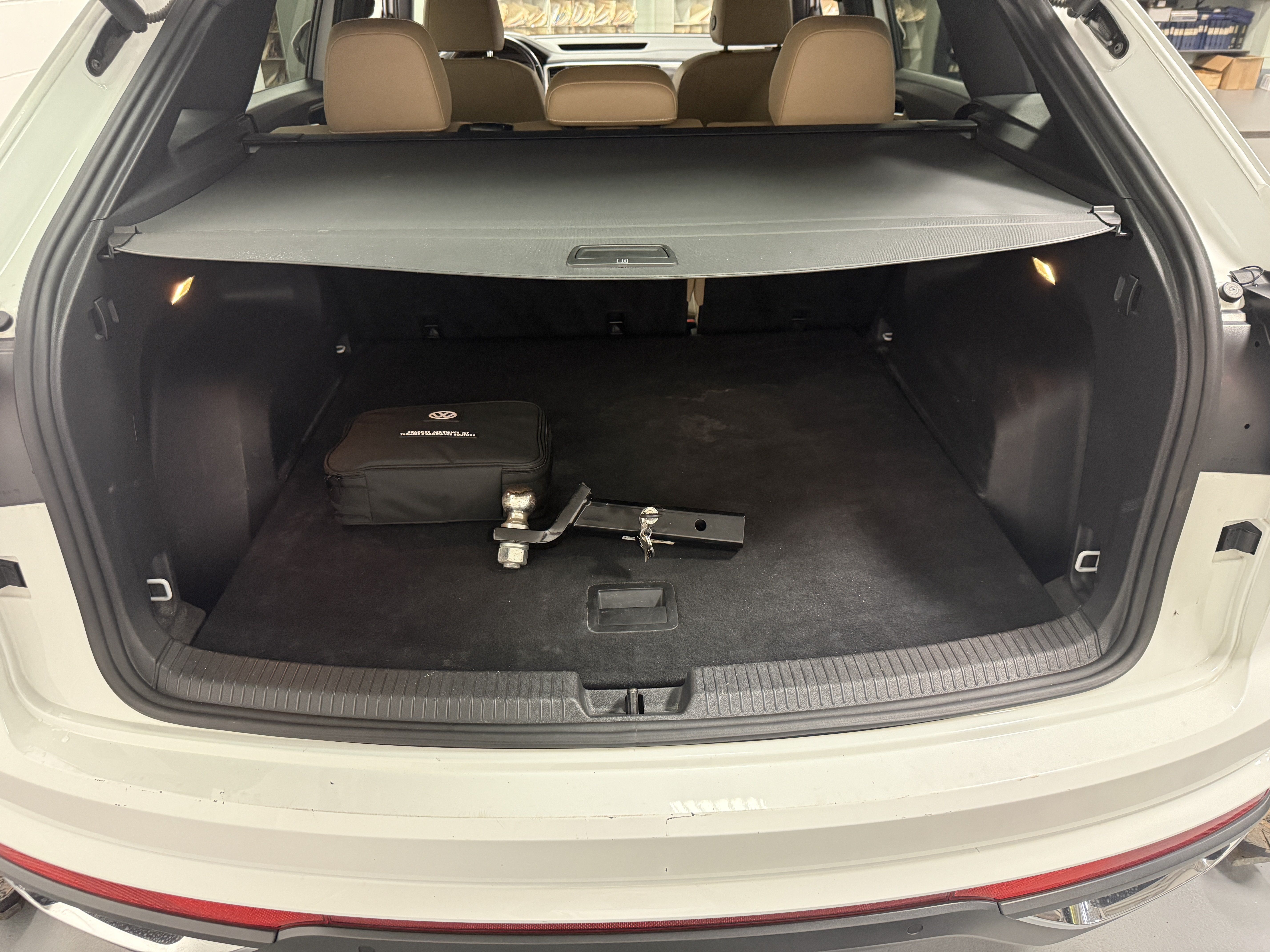 Certified 2020 Volkswagen Atlas Cross Sport SE w/ Panoramic Sunroof Package AWD/4WD image 12