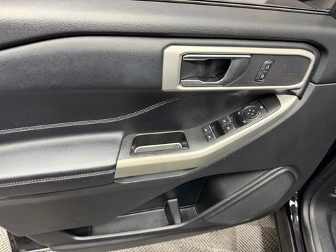 Used 2020 Ford Explorer XLT w/ Equipment Group 202A AWD/4WD image 14